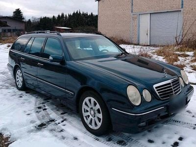 Gebraucht Mercedes E240 Avantgarde 170 PS (125 kW) 2003 Schwarz Kombi