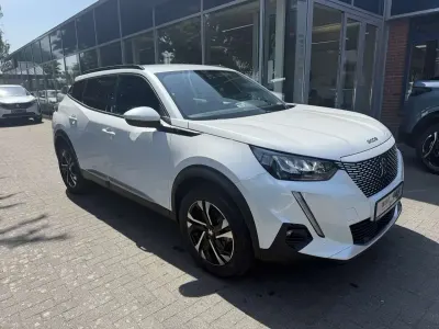 Gebraucht Peugeot e-2008 Allure 100 kW (136 PS) 2021 Okenit weiß SUV