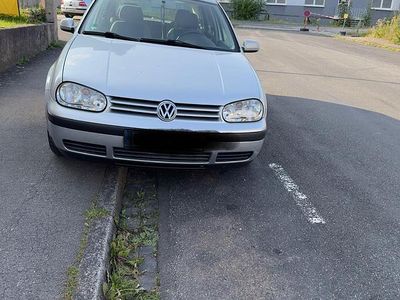 Grau Gebraucht 2000 VW Golf Limousine | 1.500 € (Guter Preis)