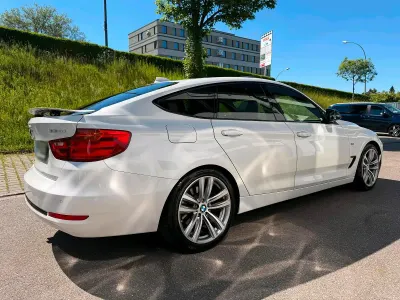 Gebraucht BMW 330 Sport Line 258 PS (189 kW) 2014 Weiß Limousine
