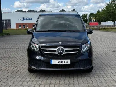 Gebraucht Mercedes V220 163 PS (119 kW) 2022 Grau Van / Kleinbus
