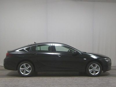 Usado Opel Insignia Business 174 HP (127 kW) 2022 Preto Sedan
