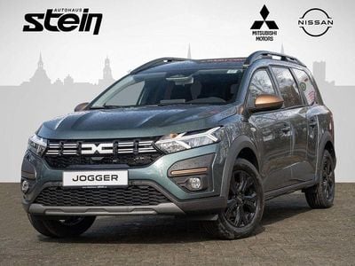 Neu Dacia Jogger Extreme 141 PS (103 kW) 2025 Gruen Van / Kleinbus