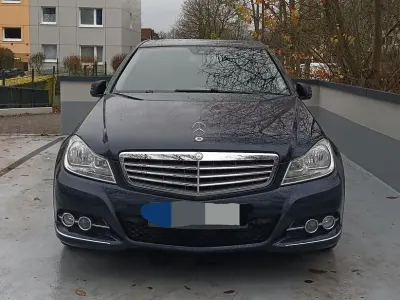 Gebraucht Mercedes C200 Elegance 184 PS (135 kW) 2012 Blau Limousine