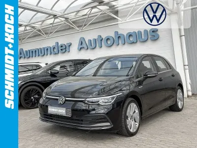 Gebraucht VW Golf VIII Style 150 PS (110 kW) 2022 Deep black perleffekt (schwarz) Limousine