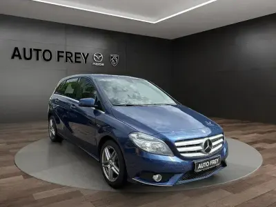 Gebraucht Mercedes B200 156 PS (114 kW) 2012 Blau Kleinwagen