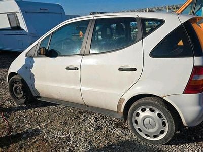 Weiß Gebraucht 2000 Mercedes A140 Kleinwagen | 500 €