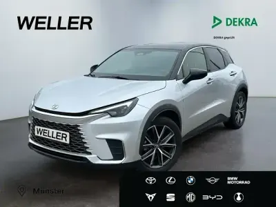 Gebraucht Lexus LBX 136 PS (100 kW) 2024 Silver metallic / black (silber) SUV