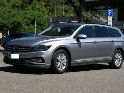 Gebraucht VW Passat 150 PS (110 kW) 2022 Grau Kombi