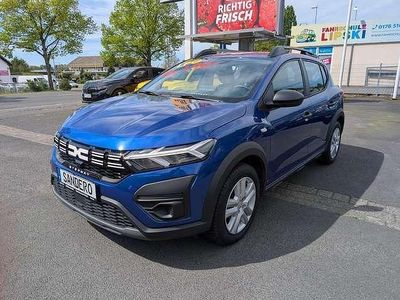 Begagnad Dacia Sandero Essentiel 101 HK (74 kW) 2024 Blå Halvkombi