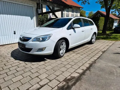 Usata Opel Astra 160 CV (117 kW) 2011 Bianco Station wagon
