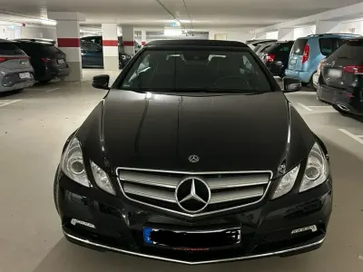 Gebraucht Mercedes E200 184 PS (135 kW) 2010 Schwarz Cabrio