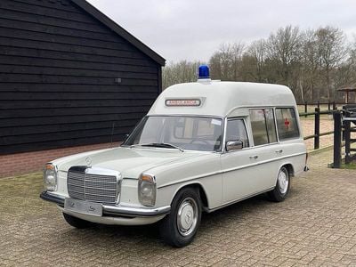 Weiß Gebraucht 1975 Mercedes W115 Kombi | 29.900 €