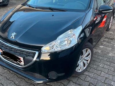 Gebraucht Peugeot 208 69 PS (50 kW) 2015 Schwarz Kleinwagen