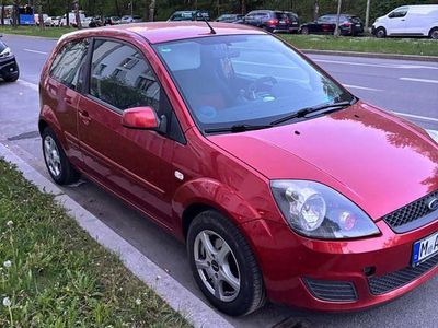 Usata Ford Fiesta Style 80 CV (58 kW) 2007 Rosso Utilitaria