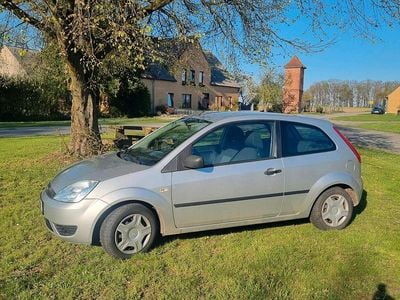 Gebraucht Ford Fiesta 68 PS (50 kW) 2005 Silber Kleinwagen