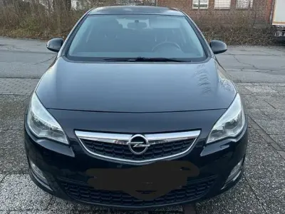 Usata Opel Astra 101 CV (74 kW) 2010 Nero Berlina