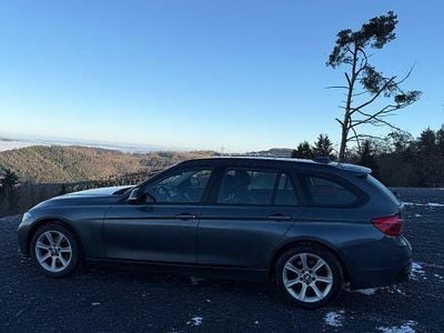 Grau Gebraucht 2019 BMW 320 Advantage Kombi | 21.499 € (Guter Preis)