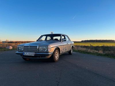 Gebraucht Mercedes 230 136 PS (100 kW) 1981 Silber Limousine