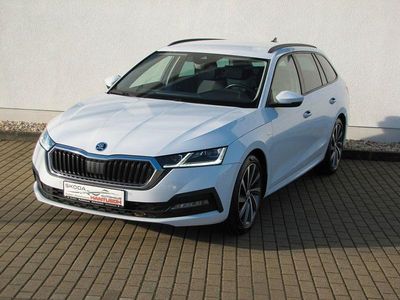 Weiß Gebraucht 2023 Skoda Octavia Tour Kombi | 23.990 € (Teuer)