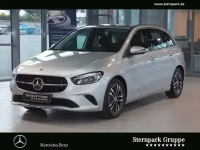 Używany Mercedes B200 Progressive 177 KM (130 kW) 2024 Srebrny Minivan