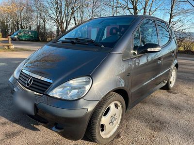 Blau Gebraucht 2003 Mercedes A160 Kleinwagen | 2.900 €