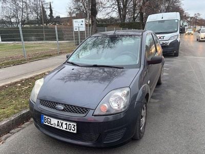 Grau Gebraucht 2007 Ford Fiesta Ambiente Limousine | 800 € (Superpreis)