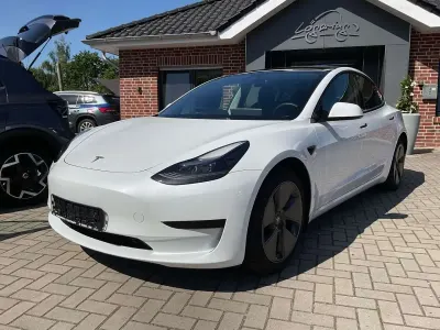 Käytetty Tesla Model 3 239 kW (325 HP) 2022 Valkoinen Sedan