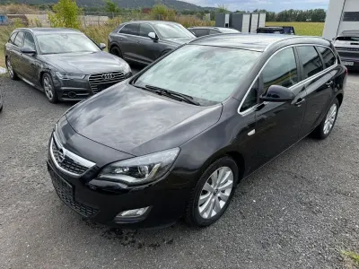 Gebraucht Opel Astra Innovation 179 PS (131 kW) 2011 Schwarz Kombi