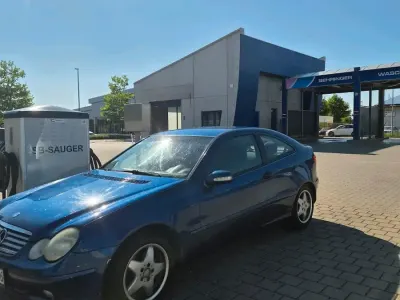 Gebraucht Mercedes C200 163 PS (119 kW) 2002 Blau Coupé