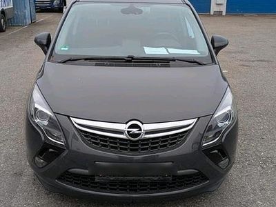 Grau Gebraucht 2015 Opel Zafira Van / Kleinbus | 7.000 €