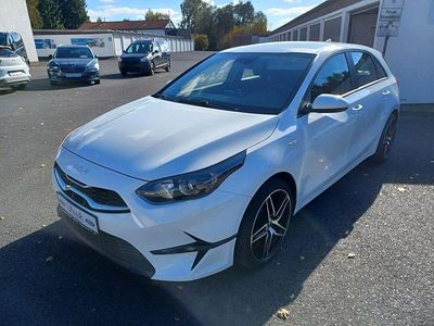 Weiß Gebraucht 2022 Kia Ceed Kleinwagen | 16.750 € (Guter Preis)