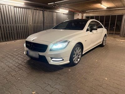 Weiß Gebraucht 2011 Mercedes CLS350 AMG line Coupé | 13.800 €
