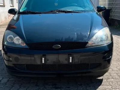 Gebraucht Ford Focus 115 PS (84 kW) 2000 Schwarz Kleinwagen