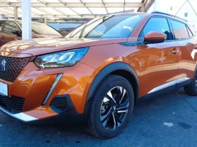 Gebraucht Peugeot 2008 Allure 100 kW (136 PS) 2021 Orange fusion SUV