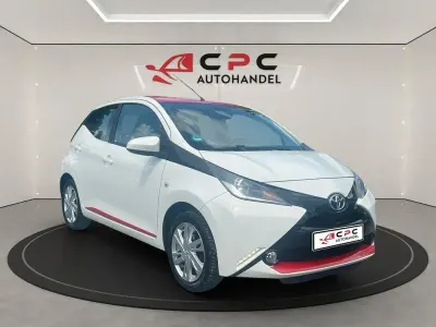 Gebraucht Toyota Aygo X-play 69 PS (50 kW) 2014 Weiß Kleinwagen