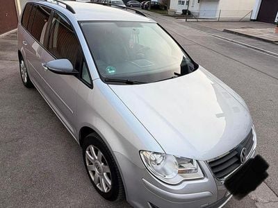 Gebraucht VW Touran Trendline 140 PS (102 kW) 2010 Silber Van / Kleinbus