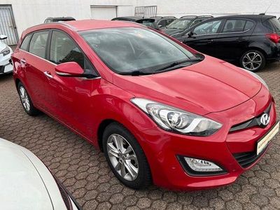 Gebraucht Hyundai i30 128 PS (94 kW) 2014 Rot Limousine