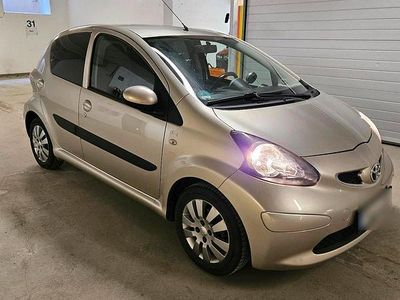 Gebraucht Toyota Aygo 54 PS (39 kW) 2007 Beige Kleinwagen