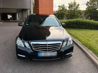 Gebraucht Mercedes E250 Avantgarde 204 PS (150 kW) 2009 Schwarz Limousine