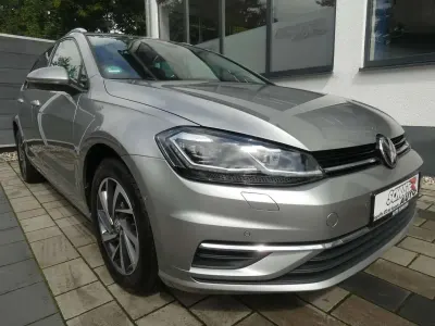 Gebraucht VW Golf VII Sound 116 PS (85 kW) 2018 Tungsten silver Kombi