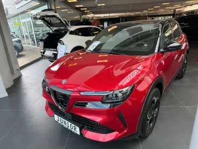 Neu Alfa Romeo Junior Edizione Speciale 136 PS (100 kW) 2026 Rot SUV