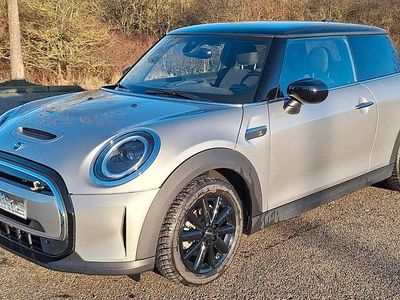 Silber Gebraucht 2023 Mini Cooper SE Classic Kleinwagen | 18.000 € (Guter Preis)