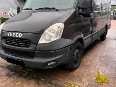 Gebraucht Iveco Daily 145 PS (106 kW) 2013 Braun Van / Kleinbus