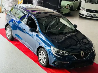 Gebraucht Renault Mégane GrandTour Life 101 PS (74 kW) 2018 Blau Kombi