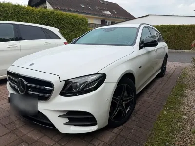 Używany Mercedes E300 AMG 306 KM (225 kW) 2020 Biały Kombi