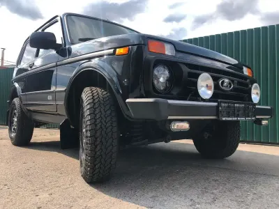 Nouă Lada niva 83 CP (61 kW) 2025 Verde SUV