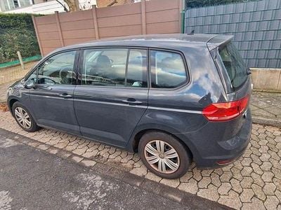 Gebraucht VW Touran Trendline 110 PS (80 kW) 2018 Grau Van / Kleinbus