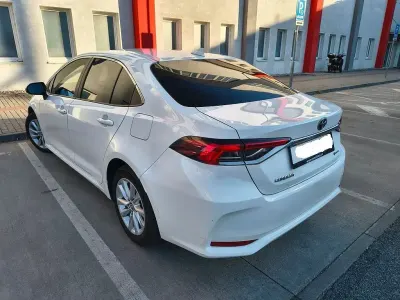 Begagnad Toyota Corolla 140 HK (102 kW) 2024 Sedan