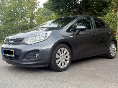 Gebraucht Kia Rio DREAM-TEAM Edition 109 PS (80 kW) 2015 Grau Limousine